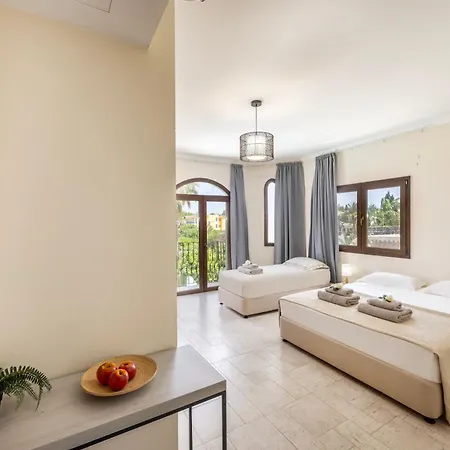 Willa Sunnyvillas: 4br Seafront Villa*private Pool*bw44